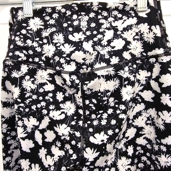 Free People Movement Lose Control Wrap Leggings Black & White Floral Size XS - Picture 11 of 15